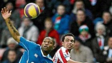 <b>WELCOME TO ZARAGOZA. </b>Franck Songo'o, defendiendo los colores del Portsmouth.