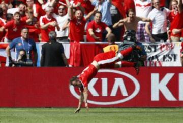 Xherdan Shaqiri celebra el 1-1.