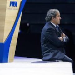 La UEFA apoya el derecho de Platini "a un proceso justo"