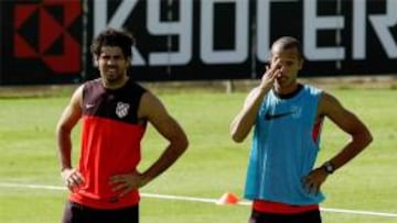 Diego Costa junto a Miranda.