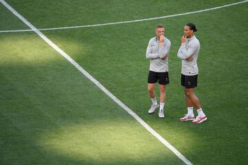 El Liverpool entrena en el Olímpico de Kiev