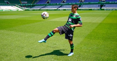 Mikel Martija busca lateral izquierdo y mediapunta