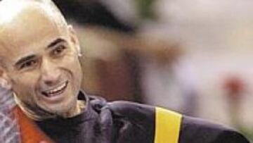 <b>UN TRIUNFO MUY TRABAJADO. </b>Andre Agassi tuvo que ofrecer su mejor versión para superar la resistencia de Tommy Robredo.