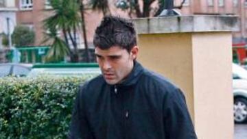 <b>CONTRARIADO. </b>Cuéllar, ayer instantes antes de ser operado.