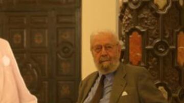 <b>EN SEVILLA. </b>Luis García Berlanga posa para AS durante la entrevista concedida en noviembre de 2003.