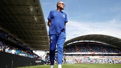 Sarri en el calentamiento de un partido ante el Huddersfield