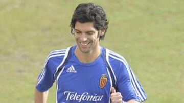 Ángel Lafita se ha ejercitado esta mañana en solitario en la Ciudad Deportiva, junto al preparador físico del primer equipo, a la espera de que esta tarde se ejercite con el resto de sus nuevos compañeros bajo las órdenes del técnico zaragocista, Marcelino.