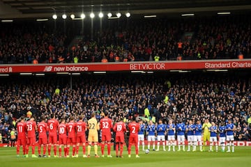 El psicodélico vídeo de Eleanor Rigby, una de las canciones centrales de su discografía, compuesta por Paul McCartney, muestra una secuencia animada de un partido de fútbol entre un equipo azul y otro rojo: una clara referencia al derbi que disputan el Liverpool y el Everton. 