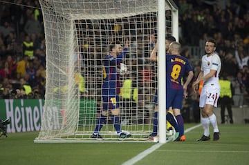 1-0.  Messi celebró el gol de Daniele De Rossi que marcó el propia puerta.