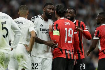 Theo Hernández, futbolista francés que juega como defensa en el A. C. Milan, le recriminó la acción al jugador del conjunto blanco.