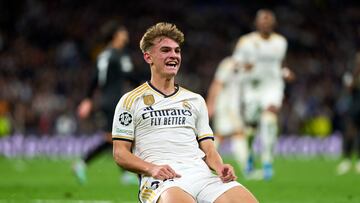 Nico Paz celebra un gol en Champions con el Real Madrid.