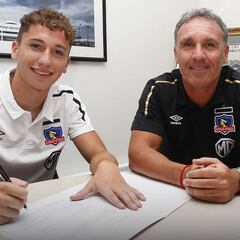 Con Espina: El '9' del futuro firma su primer contrato en Colo Colo