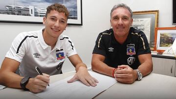 Con Espina: El '9' del futuro firma su primer contrato en Colo Colo