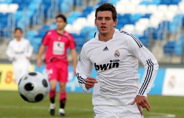 El delantero del Real Madrid Castilla Ádám Szalai se marchó cedido al FSV Maguncia 05 y el equipo alemán cuando acabó la temporada 2009-2010 lo compró por 2 millones de euros.