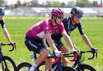 Arnaud Demare y Romain Bardet.