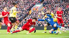 Luis Díaz, uno de los mejores jugadores en el Liverpool vs. Burnley. Marcó de cabeza.