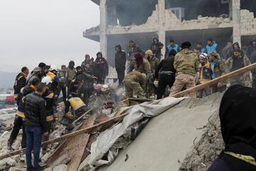 Comunicado del Real Madrid: "El Real Madrid C. F., su presidente y su Junta Directiva muestran su más profunda consternación y solidaridad por la catástrofe que sufren en estos momentos Turquía y Siria como consecuencia del terremoto ocurrido en las últimas horas.
Nuestro club quiere expresar sus condolencias y su cariño a los familiares de las personas fallecidas. Asimismo, deseamos la pronta recuperación de los heridos, a quienes transmitimos toda nuestra fuerza y nuestro afecto".