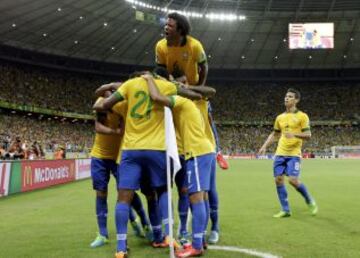 2-0. Brasil celebra el segundo gol de Jo.