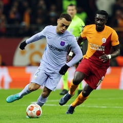 Barcelona contemplaría usar a Sergiño Dest como moneda de cambio por el fichaje de Jules Koundé