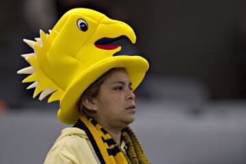 El color de la afición que se dio cita en el Estadio Azteca