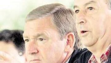 <b>PLANIFICANDO. </b>Clemente estuvo ayer en Las Llanas siguiendo a jóvenes de la cantera.