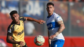 Futbol, Universidad Catolica vs Coquimbo Unido.
Fecha 30, Campeonato Nacional 2024.
El jugador de Universidad Catolica Fernando Zampedri, derecha, disputa el balon con Manuel Fernandez de Coquimbo Unido durante el partido de primera division realizado en el estadio Santa Laura en Santiago, Chile.
09/11/2024
Felipe Zanca/Photosport
Football, Universidad Catolica vs Coquimbo Unido.
30th turn, 2024 National Championship.
Universidad Catolica's player Fernando Zampedri, right, vies for the ball against Manuel Fernandez of Coquimbo Unido during a first division match at the Santa Laura stadium in Santiago, Chile.
09/11/2024
Felipe Zanca/Photosport