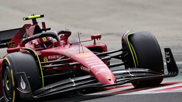 Ferrari's Spanish driver Carlos Sainz Jr competes during of the Formula One Hungarian Grand Prix at the Hungaroring in Mogyorod near Budapest, Hungary, on July 31, 2022. (Photo by Jure MAKOVEC / AFP) (Photo by JURE MAKOVEC/AFP via Getty Images)