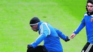 <b>EWERTHON FRENTE A CALATAYUD. </b>El portero menos goleado de Segunda División se verá las caras esta tarde frente al máximo goleador de la categoría. Ewerthon suma 17 goles y ha marcado cinco en los últimos seis partidos. Además, el delantero brasileño ha logrado en La Romareda 13 de los 17 tantos que ha conseguido hasta la fecha. Juan Calatayud, por su parte, sólo ha encajado 25 goles en 26 partidos de Liga.