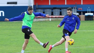 Raúl, junto a Juan Cruz, en un entrenamiento anterior.