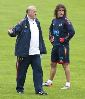 Puyol con Del Bosque durante un entrenamiento del Mundial de 2010.