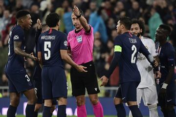 La jugada del VAR. El árbitro Artur Dias anuló el penalti y la roja a Courtois por empujón de Idrisse Gueye a Marcelo en la jugada anteriora la falta del portero belga.