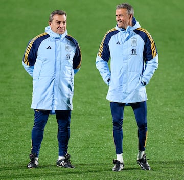 El psicólogo Joaquín Valdés y Luis Enrique.