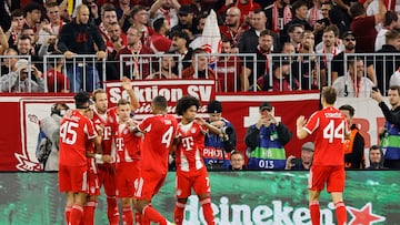 Bayern Munich's English forward #09 Harry Kane (3L) celebrates scoring his team's second goal with team mates during the UEFA Champions League football match between FC Bayern Munich and Chelsea FC in Munich, southern Germany on September 17, 2025. (Photo by Alexandra BEIER / AFP)