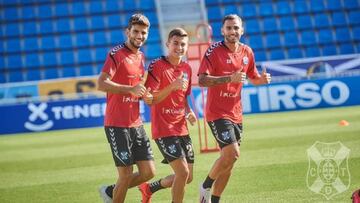 Elliot Gómez, junto a otros compañeros del filial del Tenerife.