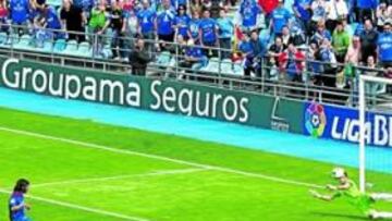 <b>ADIÓS MALDICIÓN. </b>Granero asumió ayer la responsabilidad de lanzar el penalti y lo hizo perfecto, un disparo a la izquierda de Roberto.