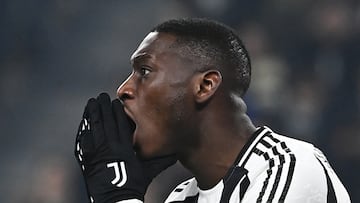 Juventus' French forward #20 Randal Kolo Muani reacts during the UEFA Champions League knockout phase play-off 1st leg football match between Juventus and PSV Eindhoven at the Allianz stadium in Turin, on February 11, 2025. (Photo by Isabella BONOTTO / AFP)