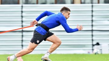 &Iacute;&ntilde;igo C&oacute;rdoba entrenando con el Athletic