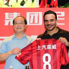 Roque Mesa revoluciona las redes con su anuncio: ¡a China!