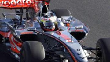 <b>IMAGEN REMOZADA. </b>El McLaren, con el novedoso alerón delantero.