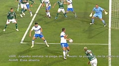 "Mano antinatural": así decidió el VAR el polémico penal que afectó a Católica en la Copa