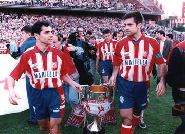 El defensor de Santiago de Compostela llegó a jugar 19 encuentros con la Selección, participando en el Mundial de México 1986 y en la Eurocopa de Alemania 1988. Con el Atleti ganó una Liga (1995/96), 4 Copas del Rey y una Supercopa de España. 