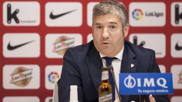 13/09/16 ENTRENAMIENTO DEL ATHLETIC DE BILBAO 
 PRESIDENTE JOSU URRUTIA en rueda de prensa en San Mames