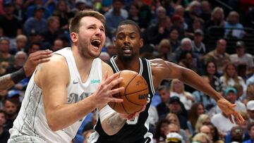 Luka Doncic y Harrison Barnes -
