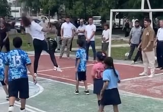 Las leyendas de FIFA llevan su magia al barrio