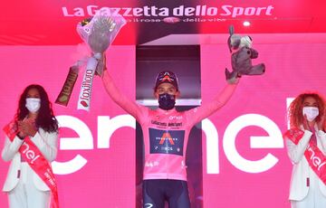 El colombiano Egan Bernal se ha llevado la victoria en la novena etapa del Giro.Con este triunfo, y gracias a la bonificación, Bernal es el nuevo líder de la carrera.