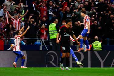 Julián Álvarez celebra el 1-0 al Sevilla. 