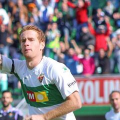 Álex Fernández recupera la sonrisa y frena al Valladolid