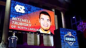 PHILADELPHIA, PA - APRIL 27: Mitchell Trubisky of North Carolina poses after being picked #2 overall by the Chicago Bears (from 49ers) during the first round of the 2017 NFL Draft at the Philadelphia Museum of Art on April 27, 2017 in Philadelphia, Pennsylvania. Elsa/Getty Images/AFP
== FOR NEWSPAPERS, INTERNET, TELCOS & TELEVISION USE ONLY ==