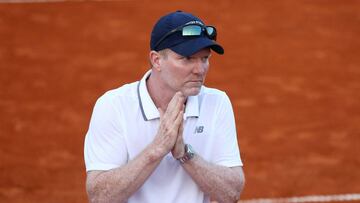 FILE PHOTO: Tennis - Davis Cup - World Group Semi-Final - Croatia v United States - Sportski centar Visnjik, Zadar, Croatia - September 15, 2018  U.S. team captain Jim Courier reacts during the doubles match between Mike Bryan and Ryan Harrison of the U.S