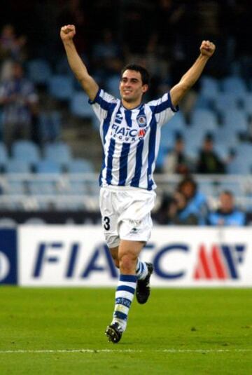 Debutó con la Real Sociedad B en 2003 y con el primer equipo lo hizo el 14 de febrero de 2006 ante el Atlético de Madrid.